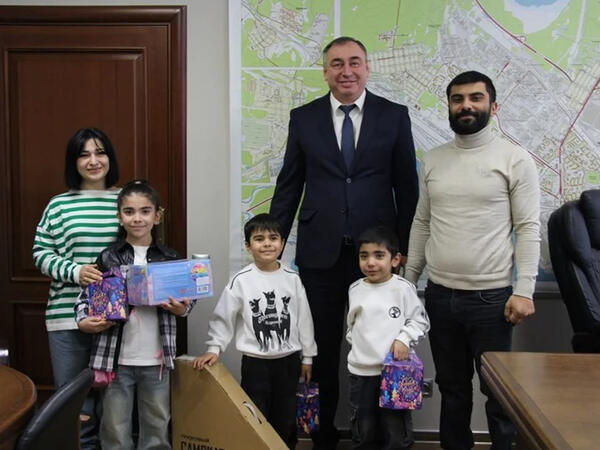 Rusiyada azərbaycanlı ailəyə hədiyyə verilməsi qalmaqala səbəb oldu - <span class="color_red">FOTO</span>