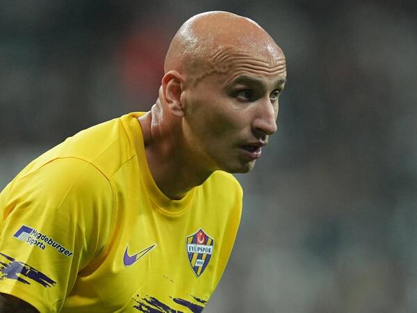 “Arda məşqdən sonra ayağını masanın üzərinə qoyub viski içirdi” - ingilis futbolçu <span class="color_red">ifşa etdi</span>