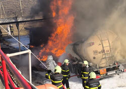 Qaxda yanacaq daşıyan avtomobildə güclü yanğın - Ölən var - <span class="color_red">VİDEO</span>