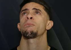 Klubdan ayrılarkən göz yaşları sel oldu - <span class="color_red">VİDEO</span>