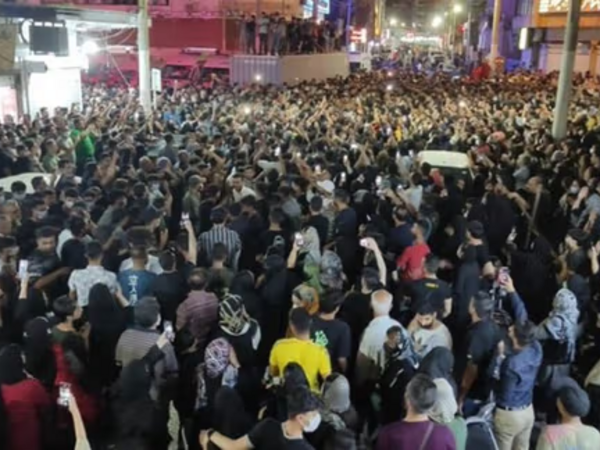 İranda etirazçılar 2 şəhərdə nəzarəti ələ keçirdi - <span class="color_red">VİDEO</span>