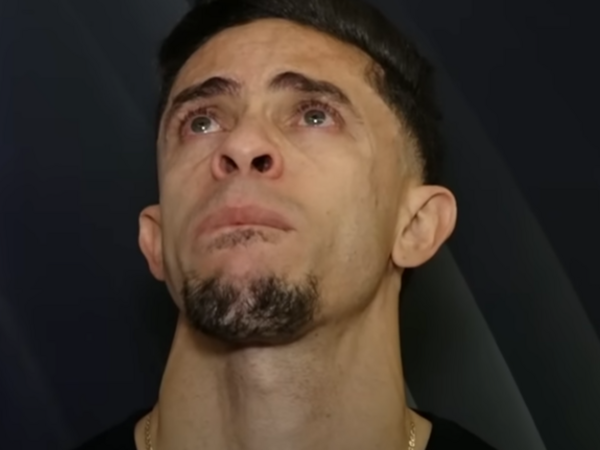 Klubdan ayrılarkən göz yaşları sel oldu - <span class="color_red">VİDEO</span>