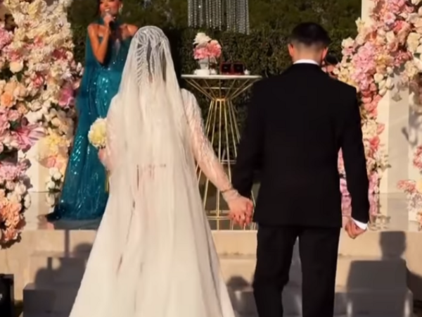 Bəy gəlini qucağından palçığa saldı, gənc qız DƏLİYƏ DÖNDÜ - <span class="color_red">VİDEO</span>