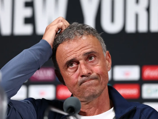 Luis Enrike PSJ-dən <span class="color_red">gedir</span>