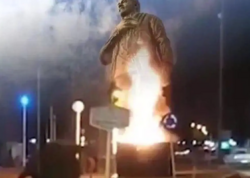 İranda Qasım Süleymaninin abidəsi yandırıldı - <span class="color_red">VİDEO</span>