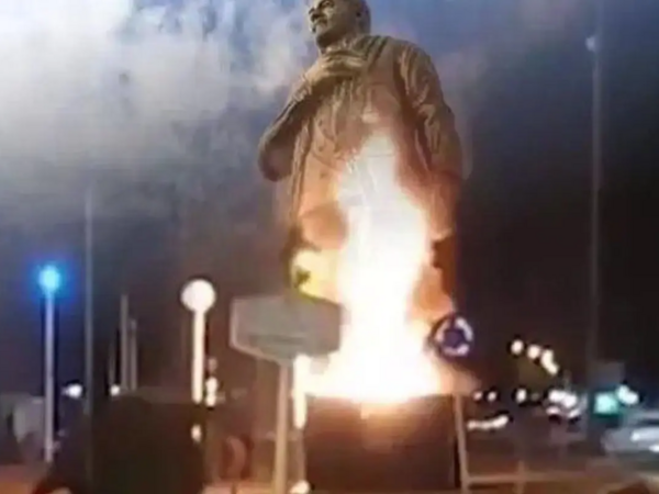 İranda Qasım Süleymaninin abidəsi yandırıldı - <span class="color_red">VİDEO</span>