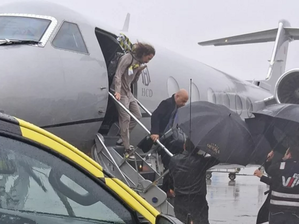 Məşhur futbolçunu gətirən təyyarəyə nə olub? - <span class="color_red">VİDEO</span>