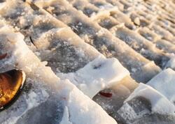 Nə duz, nə də qum: Buzlu yolları təhlükəsiz edən ən yaxşı üsul tapıldı