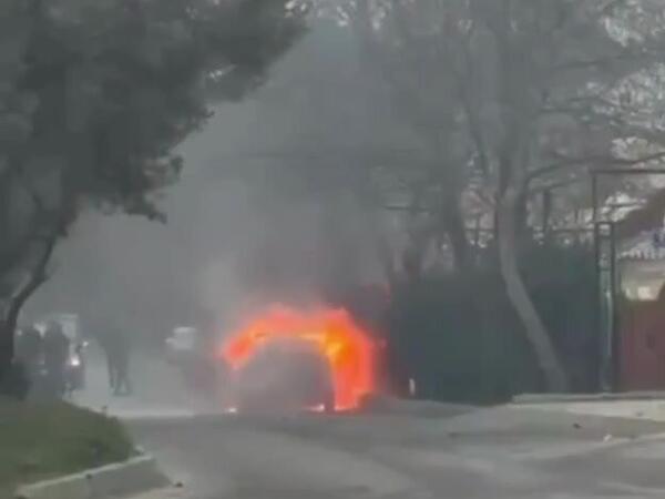 Binəqədidə avtomobil yandı – <span class="color_red">VİDEO</span>