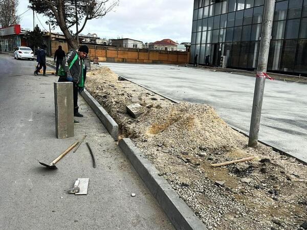 Bakıda piyada səkisini parkinqə çevirmək istədilər - BŞİH hərəkətə keçdi - <span class="color_red">FOTOlar</span>