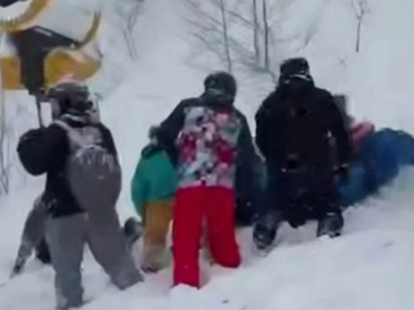 Gürcüstanda turistlər qar uçqunu altında qaldı - <span class="color_red">VİDEO</span>