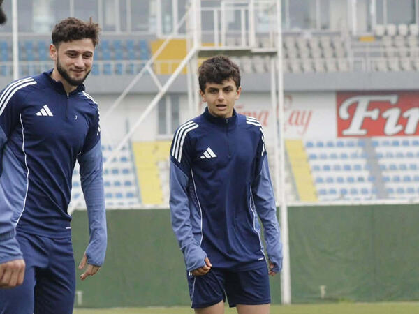 Qurban Qurbanov 16 yaşlı Əlini əsas heyətə çağırdı