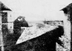 Dünyanın ilk fotoşəkili: 8 saatlıq səbrin nəticəsi