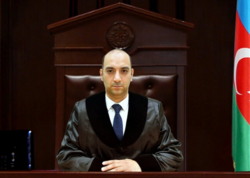 Azərbaycanda məhkəmə hakimi özü-özünə etiraz etdi