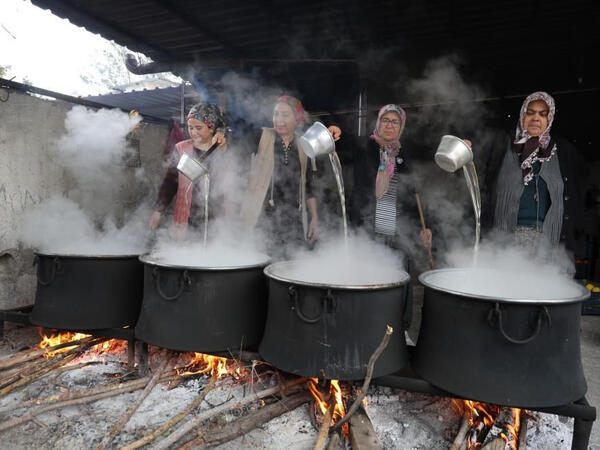 Budağında 20 qəpik, qadınların əlində isə 60 qat dəyər qazanır - <span class="color_red">FOTO</span>