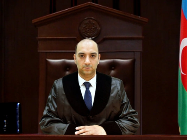 Azərbaycanda məhkəmə hakimi özü-özünə etiraz etdi