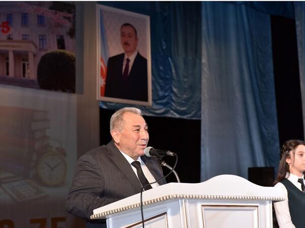 Nizami Əhmədov kabinetində yaralandı - 1000 manat <span class="color_red">cərimələndi</span>