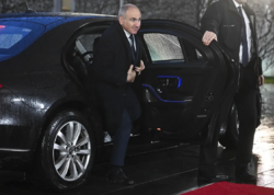 Paşinyanın bahalı maşınının super nömrəsi – <span class="color_red">FOTO</span>