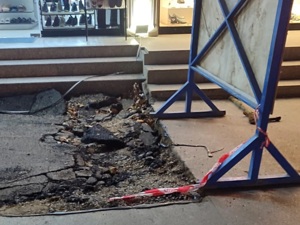 Bakıda yeni asfalt çəkilən ərazi bir gün sonra tamamilə ÇÖKDÜ - <span class="color_red">FOTO</span>