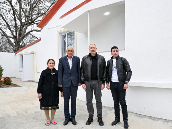 İlham Əliyev Çıldıran kəndində görülmüş işlərlə tanış olub - FOTO