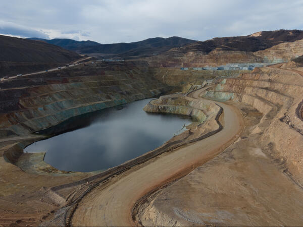 Prezident “Dəmirli” Filiz Emalı Kompleksinin fəaliyyəti ilə tanış olub