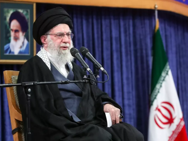 İran yoxsulluqdan ayağa qalxıb, Xamaneyinin sərvəti isə heyrət doğurur