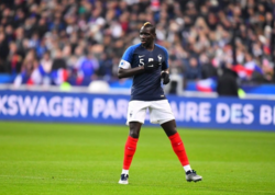 Ulduz futbolçu karyerasını bitirdi