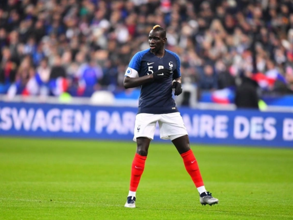 Ulduz futbolçu karyerasını bitirdi