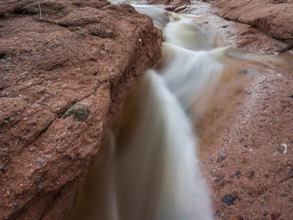 Səhranın altındakı möcüzə: 3000 ildir elektrik enerjisi olmadan axan su