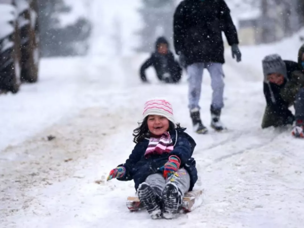 Qonşu ölkəni şaxta vurdu - Məktəblər bağlandı
