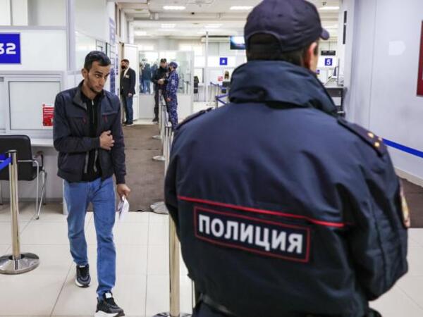 Rusiyada miqrantların tibbi müayinədən yayınmasına görə cərimələr artırıla bilər