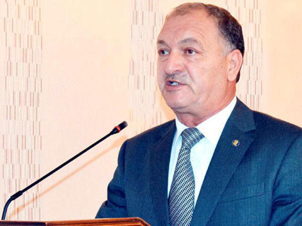 Qoca Səmədovun oğlu Yevlaxda adam güllələdi