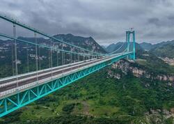 Dünyanın ən hündür körpüsü: üzərində kafesi belə var