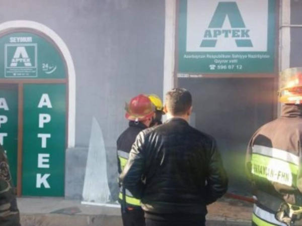 Sumqayıtda aptek yanır