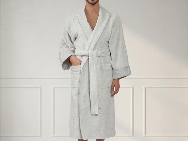 Bakıda turist hamam xalatı ilə marketə getdi - <span class="color_red">VİDEO</span>