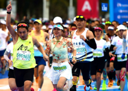 Yarış zamanı siqaret çəkən 2 idmançı oyundan <span class="color_red">qovuldu</span>