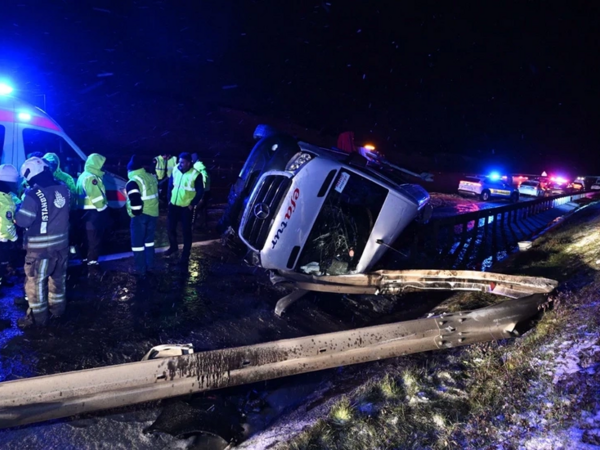 İstanbulda mikroavtobus AŞDI - çox sayda <span class="color_red">yaralanan var</span>