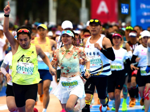 Yarış zamanı siqaret çəkən 2 idmançı oyundan <span class="color_red">qovuldu</span>