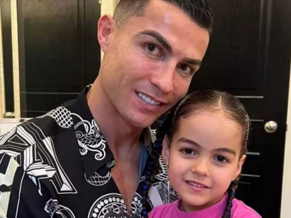 Ronaldunun qızı məşhur mahnını oxudu - <span class="color_red">VİDEO</span>