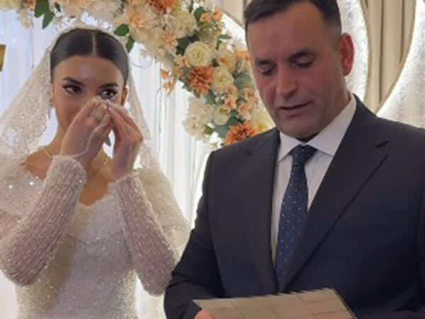 XTQ polkovniki qızının toyunda hər kəsi kövrəltdi - <span class="color_red">VİDEO</span>