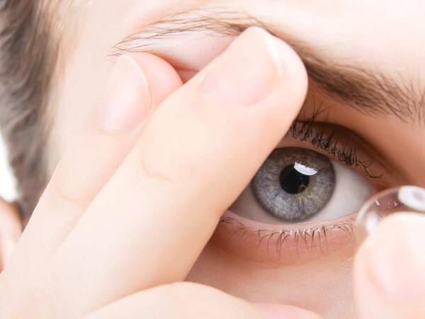 Gözünə linza taxan qız <span class="color_red">kor oldu</span>