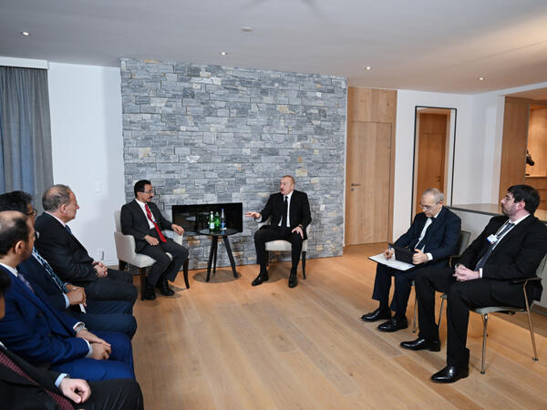 İlham Əliyev Davosda “DP World” şirkətlər qrupunun sədri və icraçı direktoru ilə görüşüb - <span class="color_red">FOTO</span>