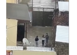 Təsadüfi çəkilişdə böyük mənzərə: 3 uşaqdan şəhidlərə hörmət - <span class="color_red">VİDEO</span>