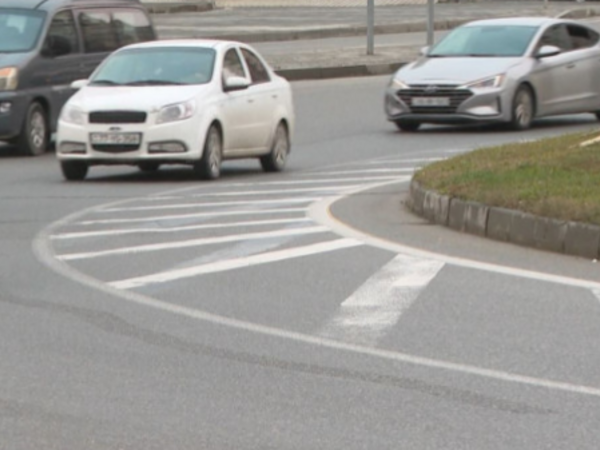 Sürücülərin DİQQƏTİNƏ - Bu yolda xətlənmə cərimə yaradır - <span class="color_red">VİDEO</span>