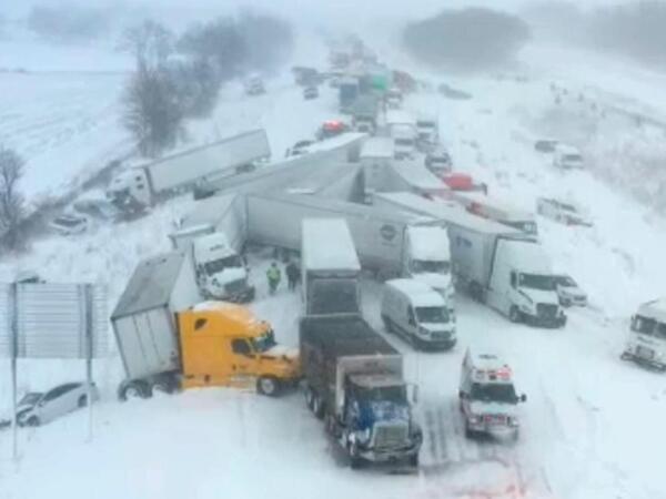 ABŞ-də 100-dən çox maşın toqquşdu - <span class="color_red">VİDEO</span>