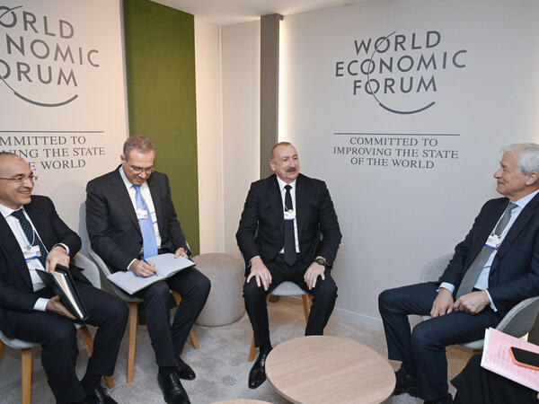 Prezident Davosda “J.P. Morgan” şirkətinin sədri və baş icraçı direktoru ilə görüşüb - FOTO