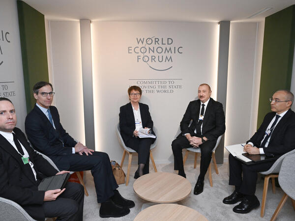 İlham Əliyev Davosda Avropa Yenidənqurma və İnkişaf Bankının prezidenti ilə görüşüb - <span class="color_red">FOTO</span>