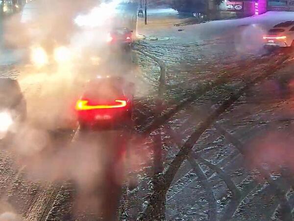 Bakıya qar yağır, bu yollarda hərəkət çətinləşdi - Fotolar