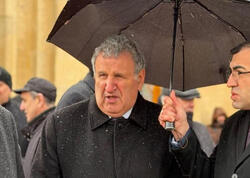 İsa Həbibbəyli yayılan görüntüsündən danışdı - "Mənim heç vaxt çətirim olmayıb" - <span class="color_red">FOTO</span>