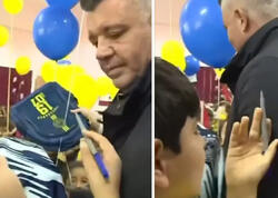 Formaya deyil, uşağın alnına imza atdı - <span class="color_red">VİDEO</span>